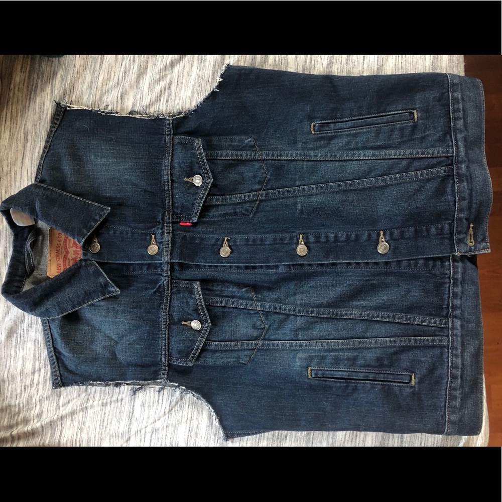 Levi’s cut off vest size L